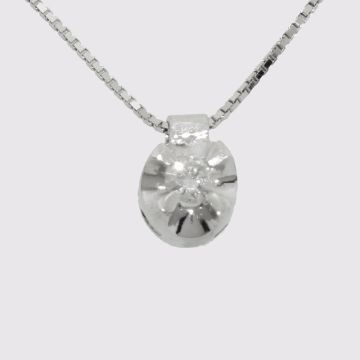 White gold pendant with diamond