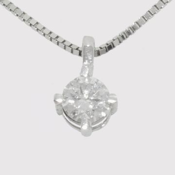 White gold pendant with diamond