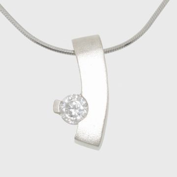 Silver pendant with zircon stone 