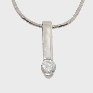 Silver pendant with zircon stone 