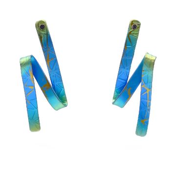 Verdrehte, schillernde, blau eloxierte Titan-Ohrringe mit Sterlingsilber-Ohrstecker