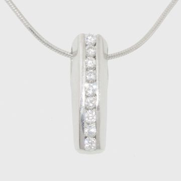 Silver pendant with zircon stones 