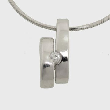 Silver pendant with zircon stone 